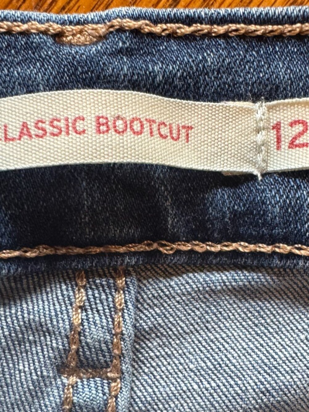 Levi's Women's Jeans, Size 12 (LV1232) - Picture 7 of 7